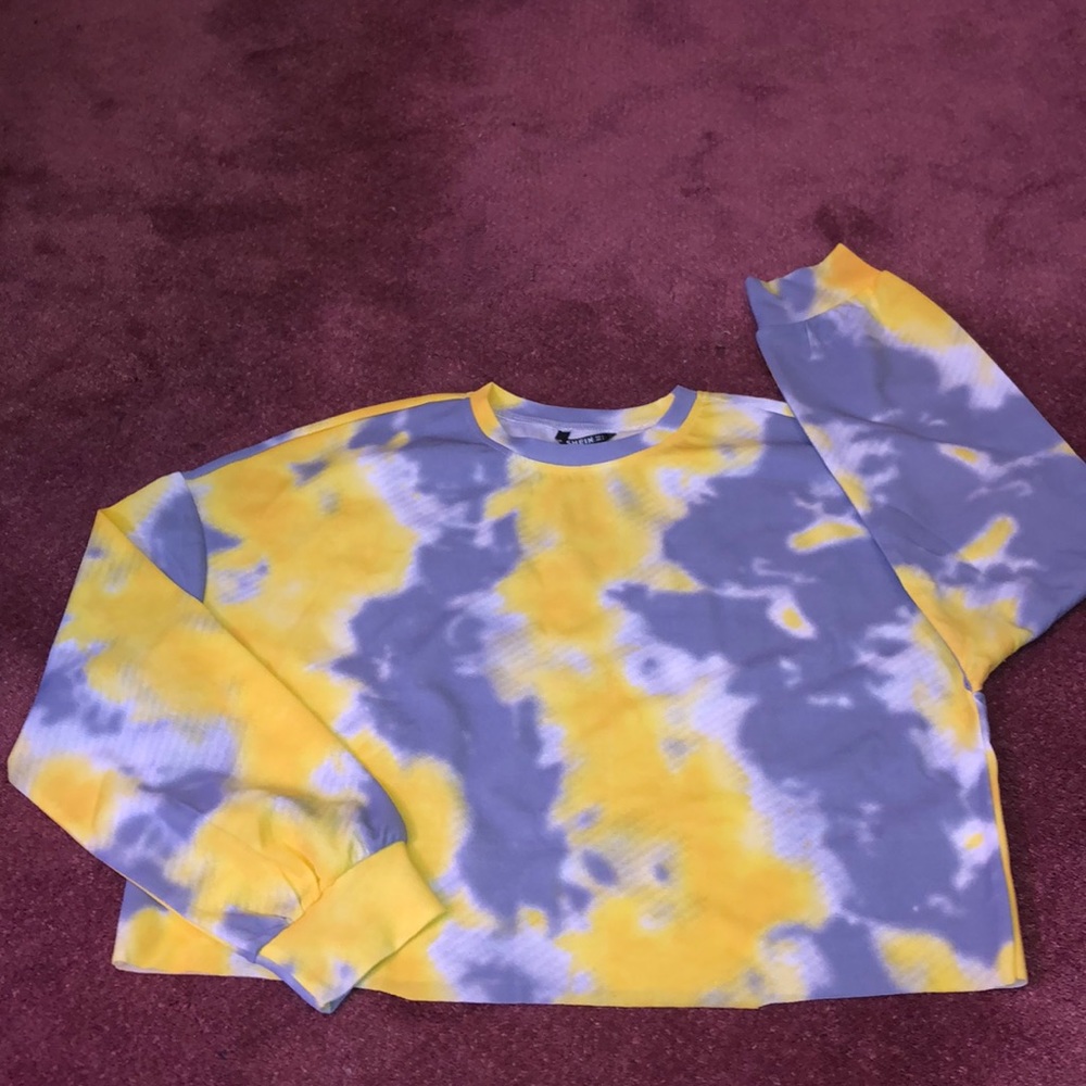 Cropped long sleeve tie-dye shirt